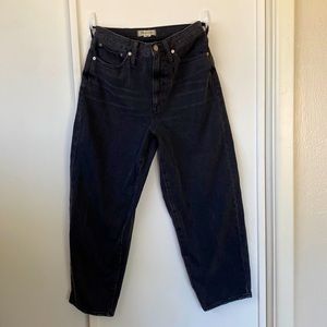 BALLOON JEANS BABY. Matte black wash. No rips
